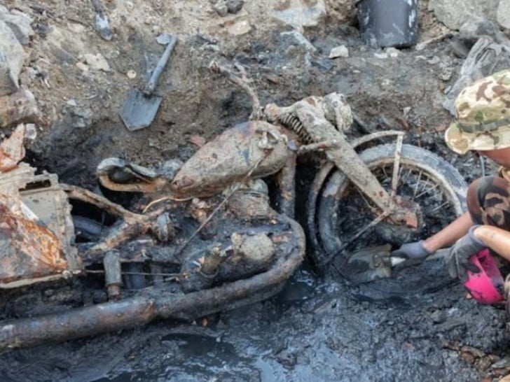 Iz Dunava u Budimpešti izronio motocikl Vermahta, pronađene kosti njemačkih vojnika