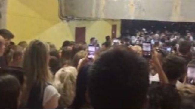 Organizatori dali pojašnjenje zašto dio publike nije mogao ući na koncert Dine Merlina: Karte će moći iskoristiti u nedjelju