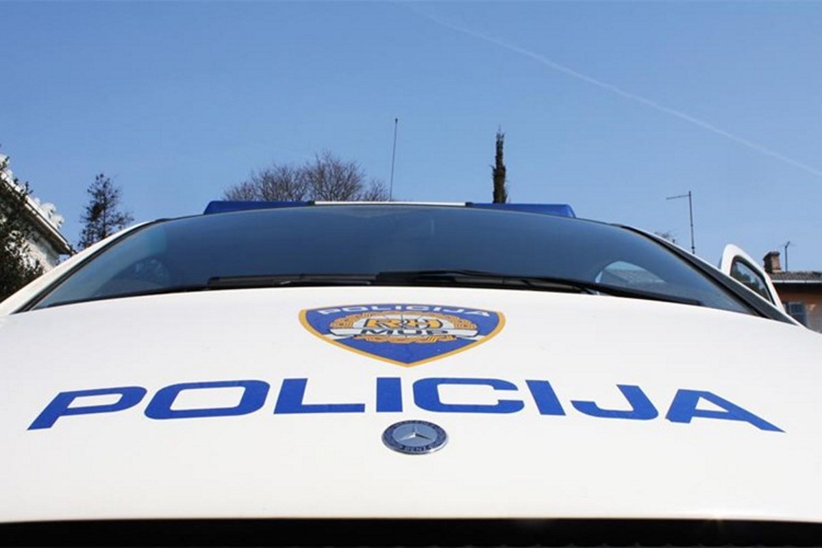 "Čula su se tri pucnja, a zatim je buknuo požar" Otac navodno UBIO DVOJE DJECE, zapalio kuću, pa presudio sebi