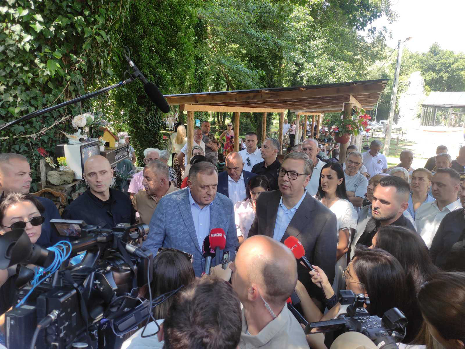 (FOTO) Vučić i Dodik stigli u Janjske otoke “Bošnjaci očekuju ljubav i poštovanje od Srba, a ne mogu da izgovore ni naziv Republika Srpska"