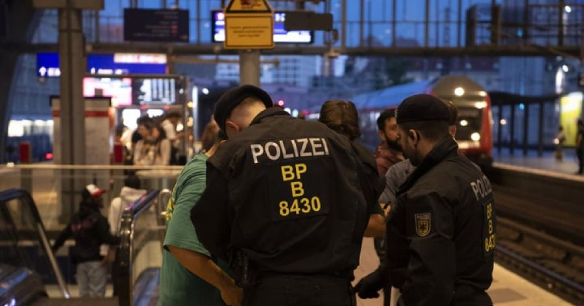 Srbin pokušao da zaštiti ženu na stanici u Berlinu pa isječen po licu