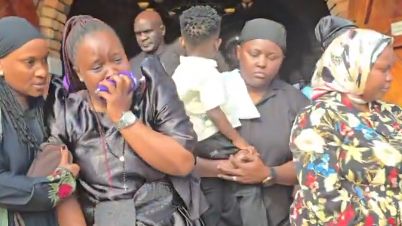 Video / Posljednji ispraćaj fudbalera potresao Ugandu: Supruga se u suzama oprostila od Davida