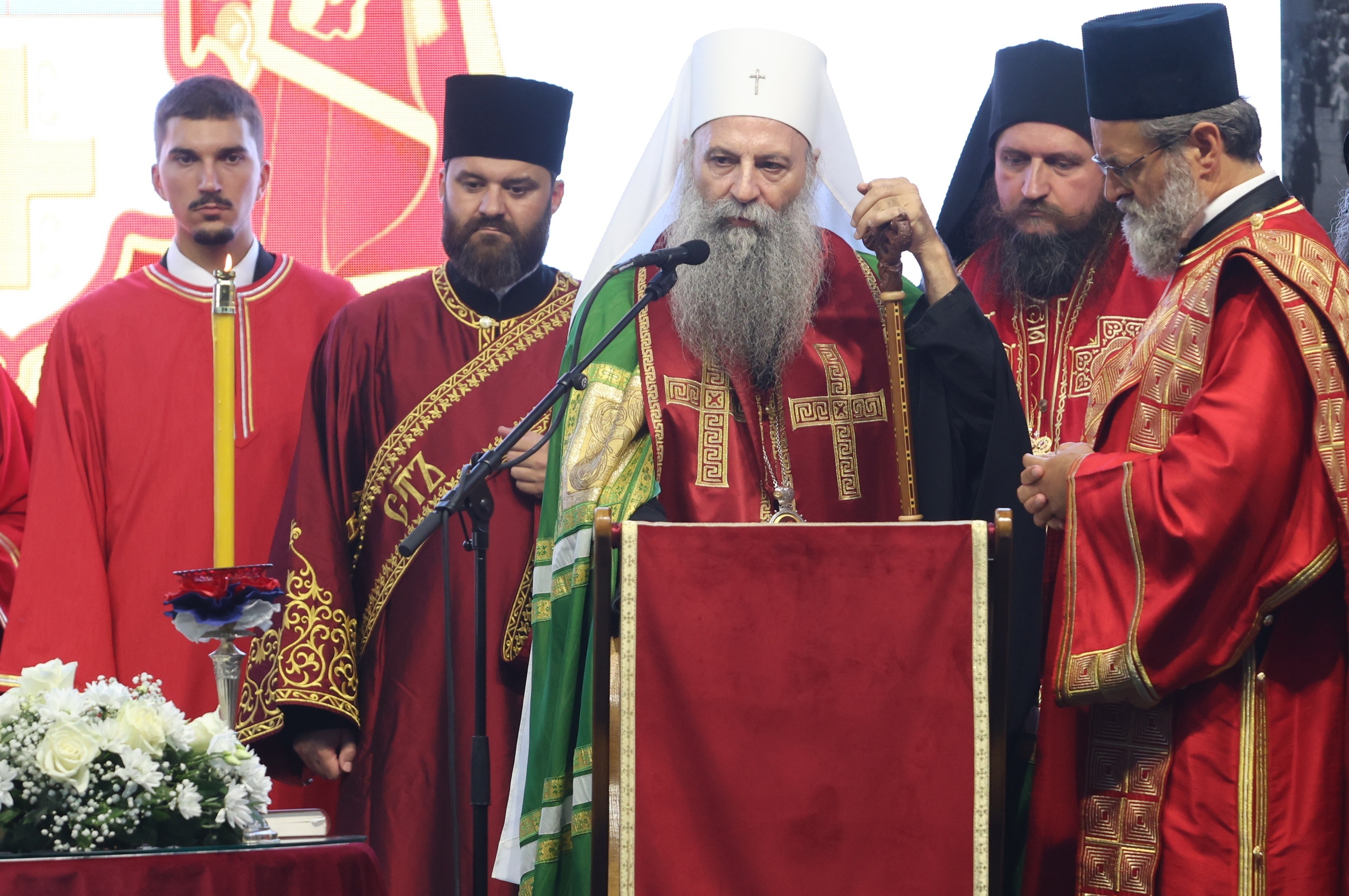 "Istina ostaje ista, BOL NE PRESTAJE" Patrijarh Porfirije poslao SNAŽNU PORUKU na centralnom komemorativnom skupu u Mrkonjić Gradu