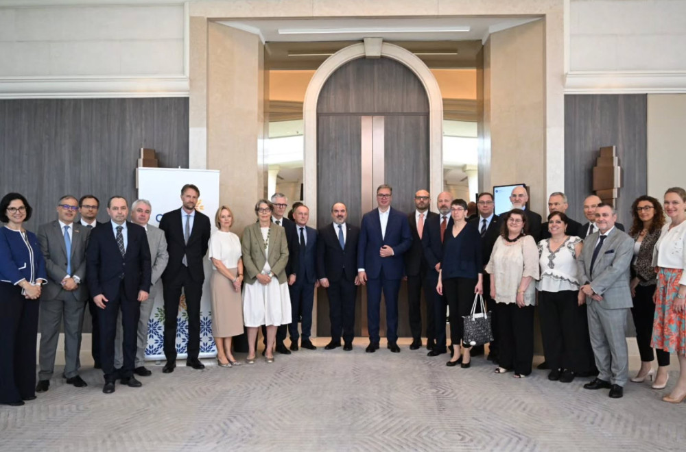 Vučić sa ambasadorima država EU o politici proširenja i evropskom putu Srbije: "Odličan razgovor" FOTO