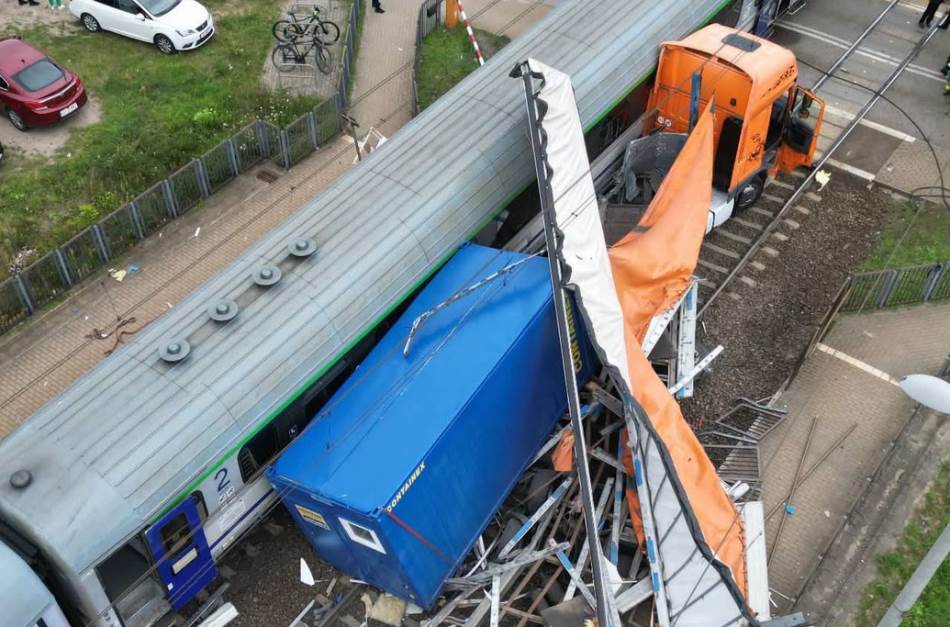 Dramatičcni snimci iz Poljske: Voz udario u kamion kojim je upravljao državljanin BiH