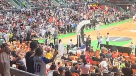 Video / Sve je spremno za početak velikog spektakla u Zenici: Pogledajte ovacije za košarkaške Zmajeve