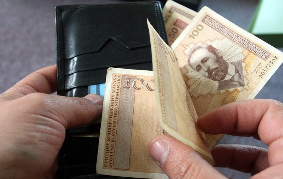 (FOTO) Uskoro će se znati: Koliko radnika ima DOSTOJANSTVENU PLATU i ko se sprema da pobjegne iz Srpske?