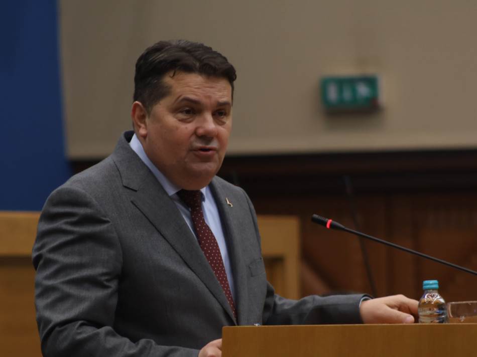 Žestok obračun u NSRS: Stevandić poručio Crnatku da je "presuđeni ološ" i da će mu "crveni kombi doći kući"