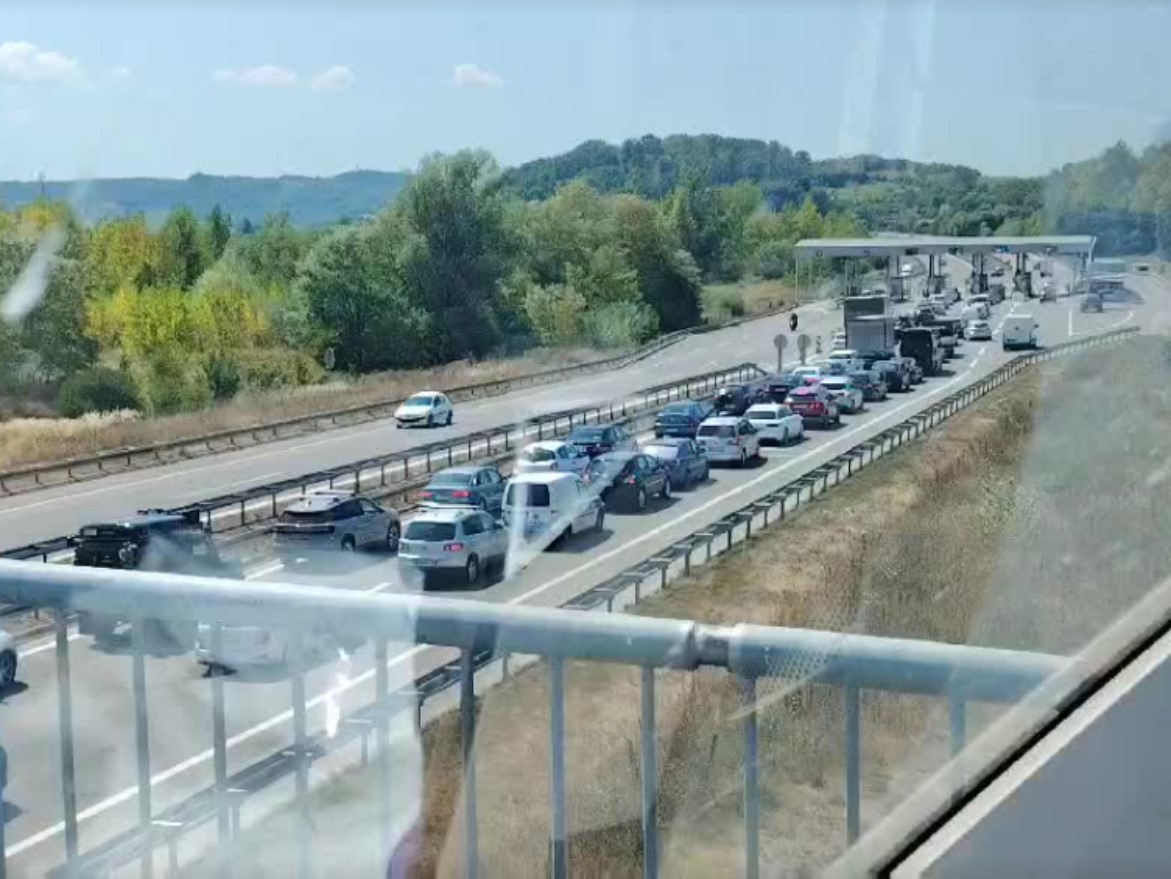 (VIDEO) Autoput Banjaluka- Gradiška: Totalni kolaps na naplatnim kućicama u Jakupovcima
