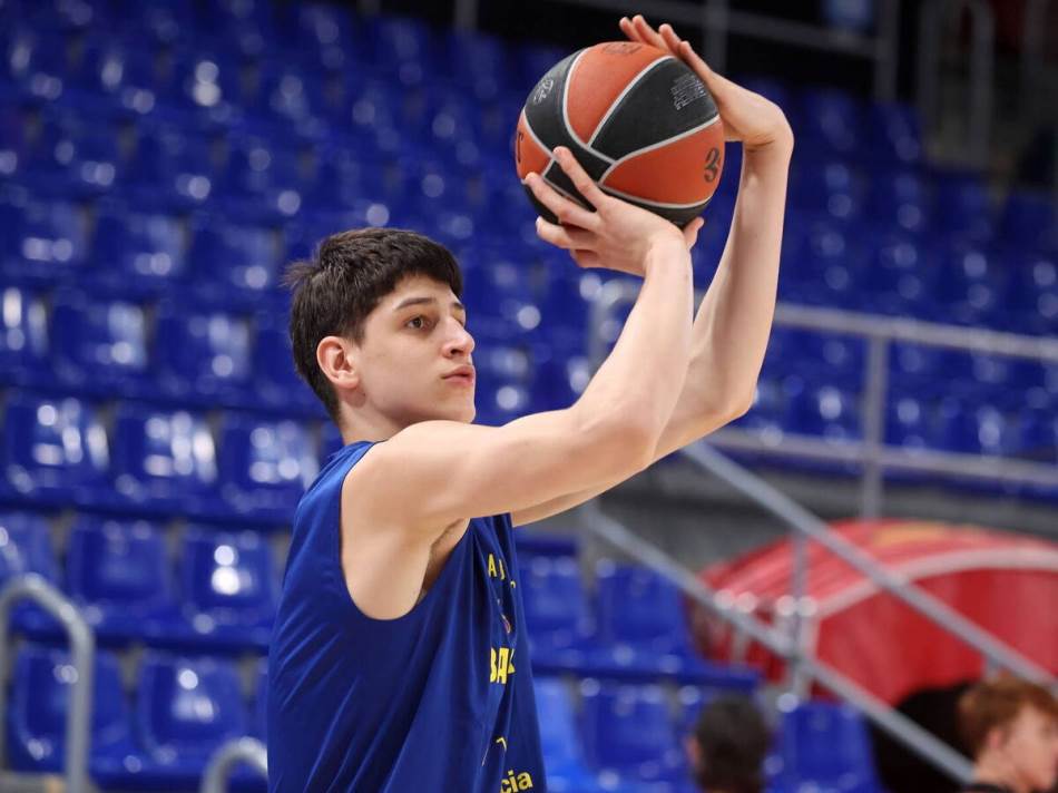 "Srbija 20 godina nije imala ovakvog igrača": Čudesni Nikola vodi "orliće" ka dugo čekanoj medalji