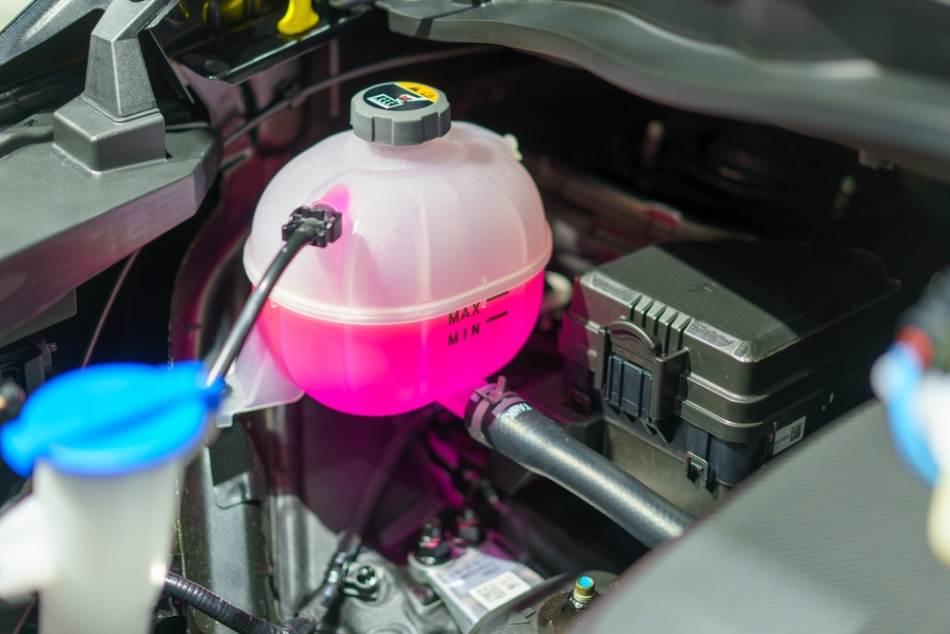Zašto se motor pregrijava? Razotkrivamo najčešće krivce za kvarove tokom vrelih dana