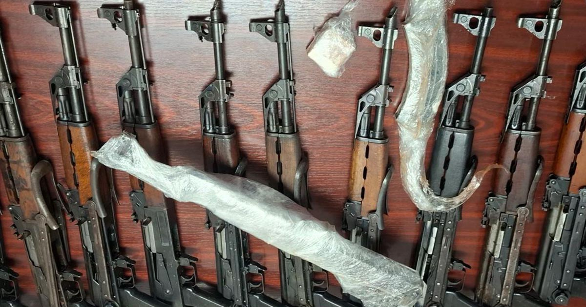 PU Banjaluka u akciji "Trasa": Uhapšen trojac, pronađeno 14 automatskih pušaka (FOTO)
