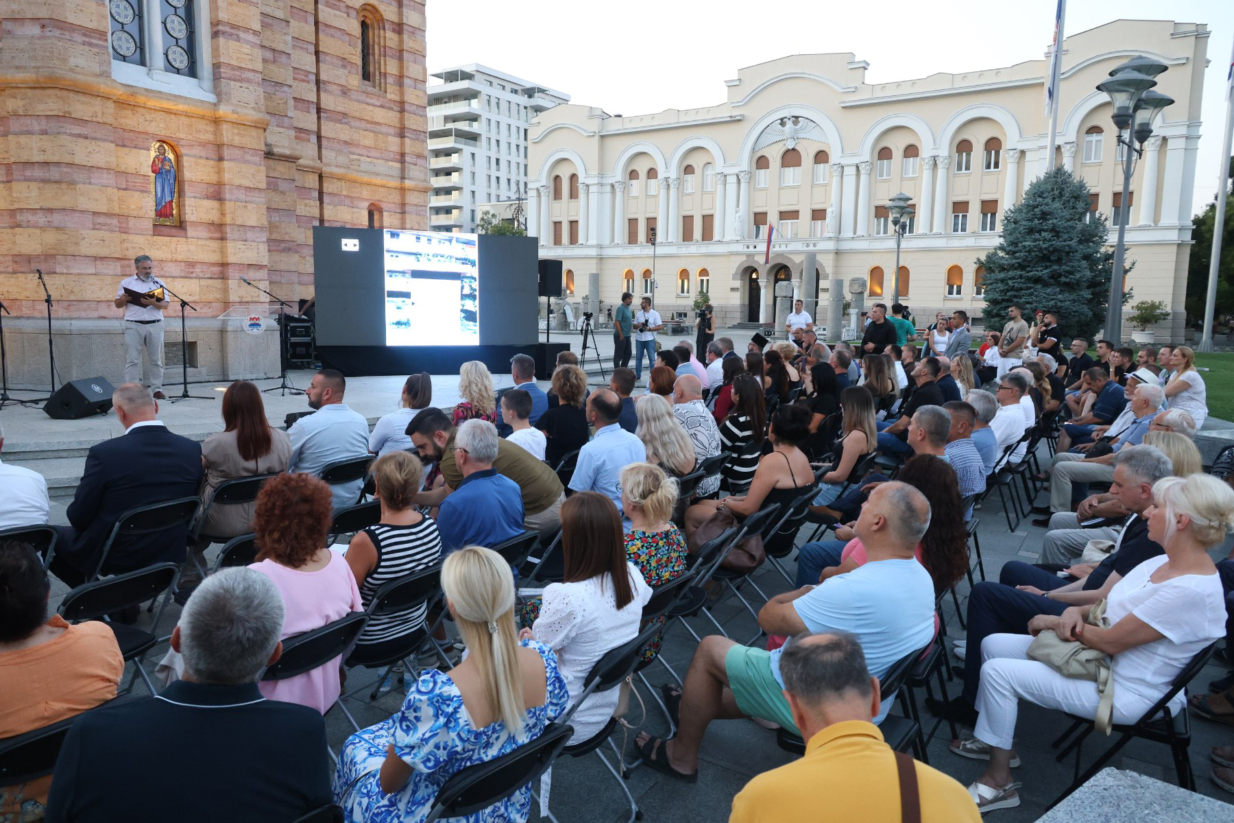 (FOTO) "Da se ne zaboravi – marama plava" Ispred Hrama Hrista Spasitelja komemorativna akademija povodom 31 godine od akcije "Oluja"