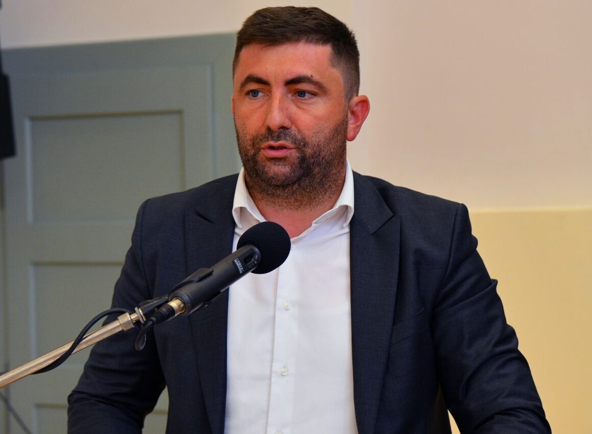 (VIDEO) EKSKLUZIVNO Srpskainfo donosi snimak obraćanja Ljubiše Petrovića sa sjednice Glavnog odbora SDS