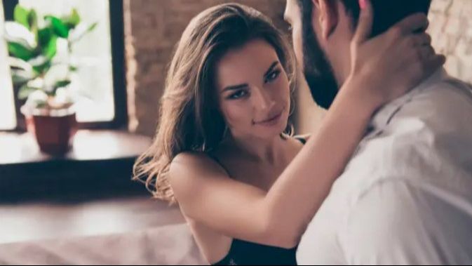 Nije pogled ni dodir: Ovaj neočekivani znak otkriva da između žene i muškarca postoji hemija