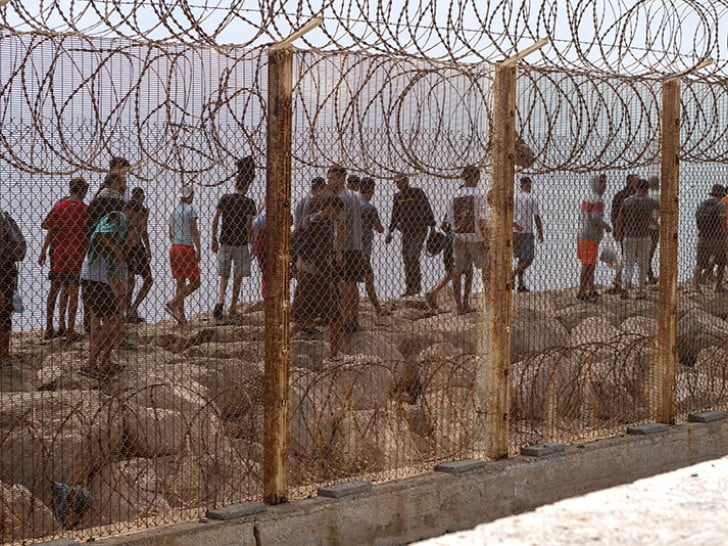 Novi pokušaj upada u špansku enklavu: Migrante zaustavio suzavac na granici