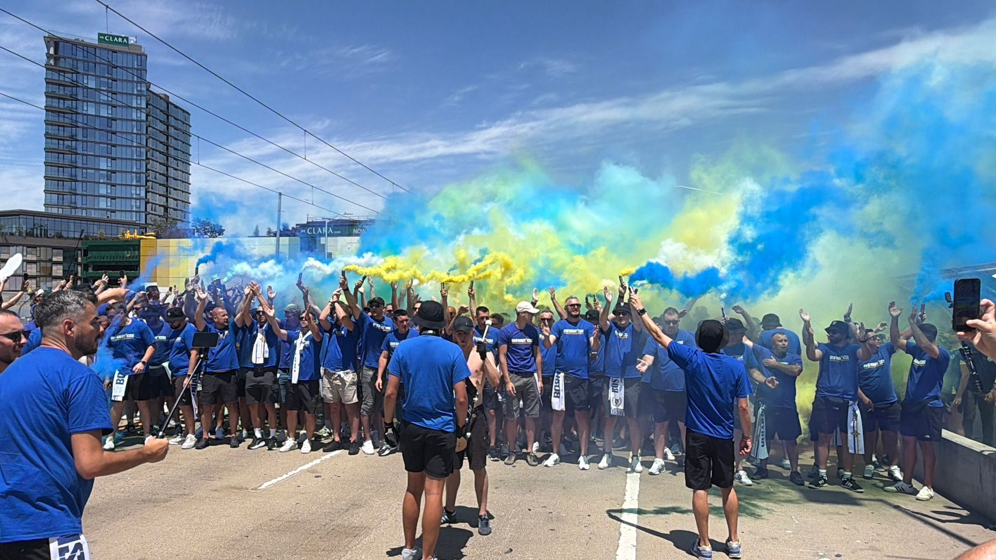 Video / Oni nikad ne izdaju: BHFanaticosi s hiljadama navijača BiH stigli na stadion u Santa Klari