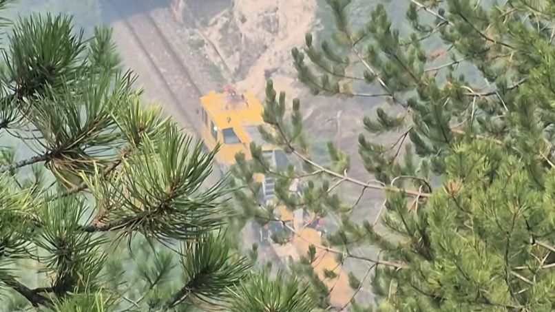 Video / Borba s vatrenom stihijom kod Konjica: Pogledajte kako izgleda gašenje požara cisternom Željeznica FBiH