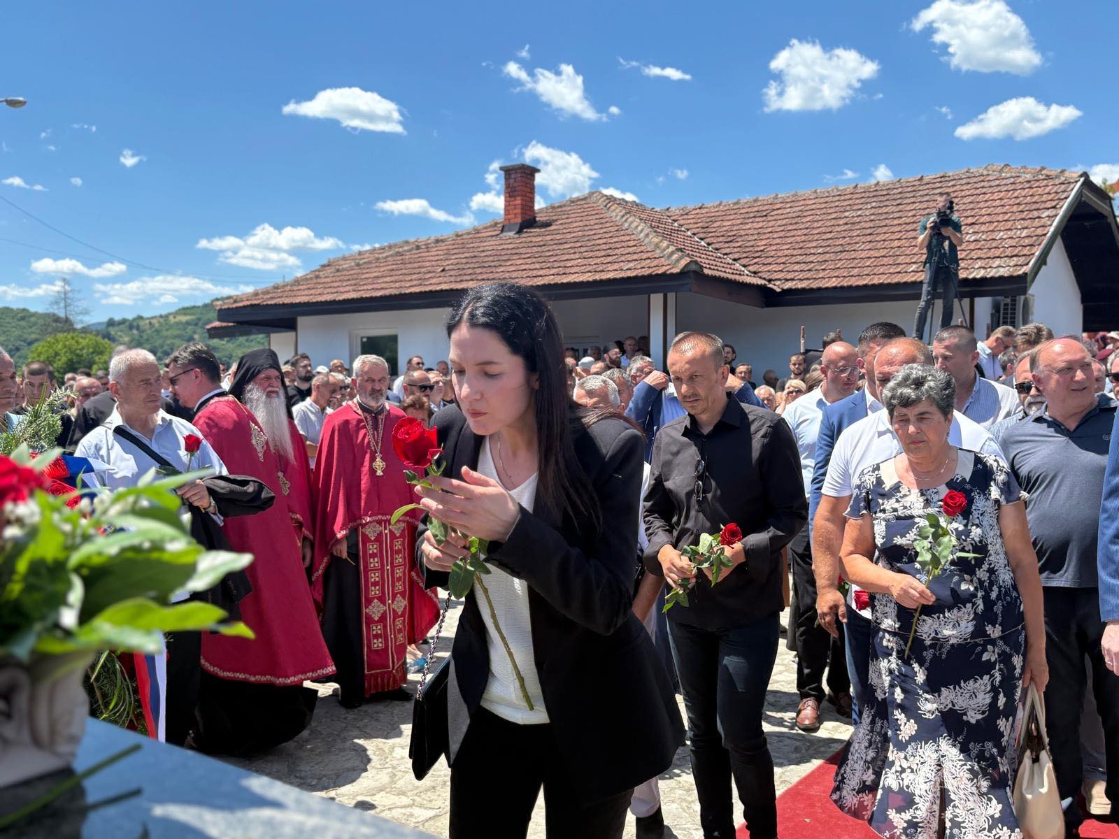 (FOTO) "Zločin bez kazne" Trivićeva poručila da se SJEĆANJE NA STRADALE u Bratuncu mora čuvati od zaborava