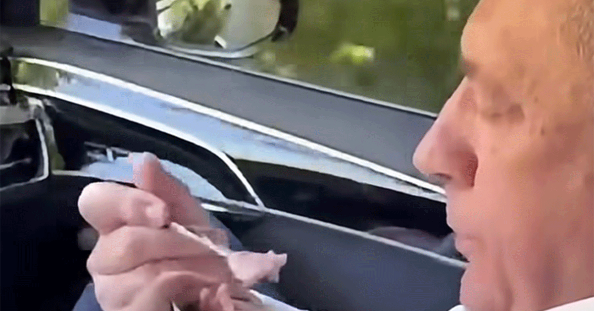 Dodik pokazao šta doručkuje u autu (VIDEO)