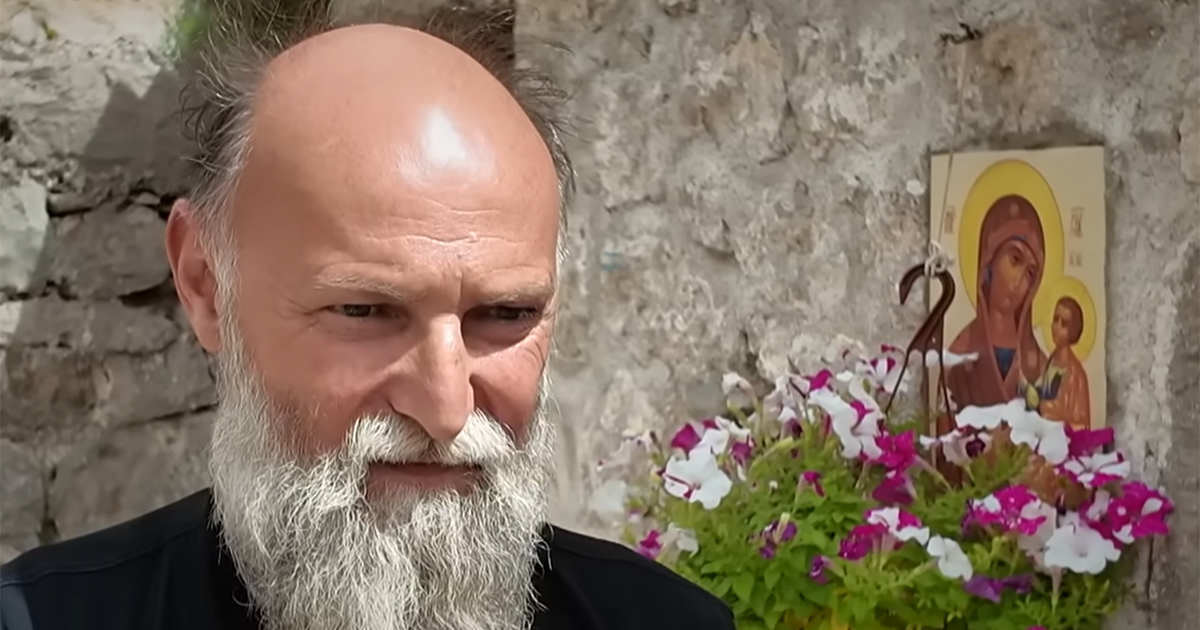 Već 16 godina samuje u crkvi bez ijednog prozora: Društvo mu prave samo dva galeba